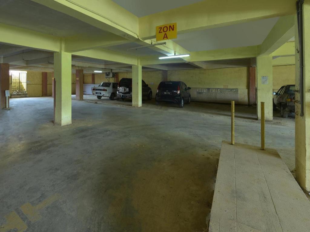 Oyo 44123 Hotel Al-Saif Kuala Kerai Exteriör bild